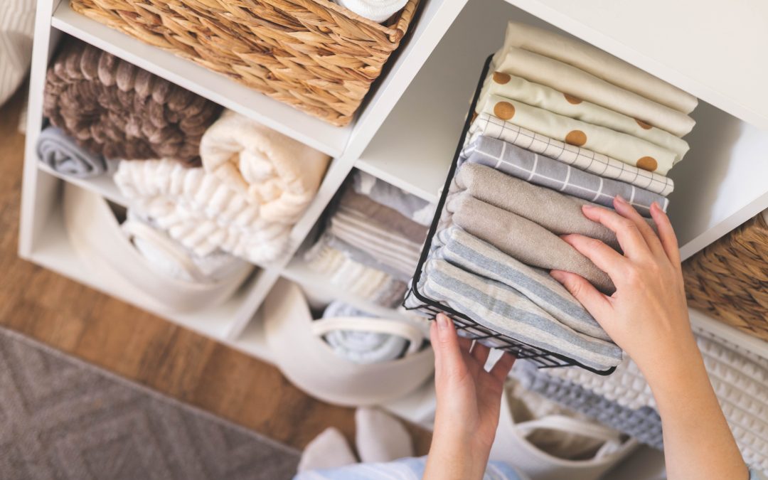 Modern Housewife Putting Neatly Folded Towels, Pillowcases, Duvet Covers Into Plastic Metallic Case